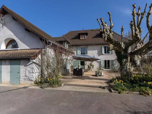 Maison à vendre 449 000 € 10 pièces 4 chambres 219,2 m² 1 509 m² de terrain Les Avenières Veyrins-Thuellin 38630