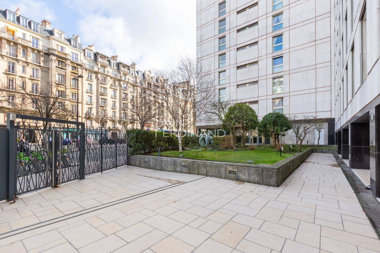 Appartement 2 pièces 57 m² · à Paris 15ème Arrondissement · 56,6 m² · 727 000 €
