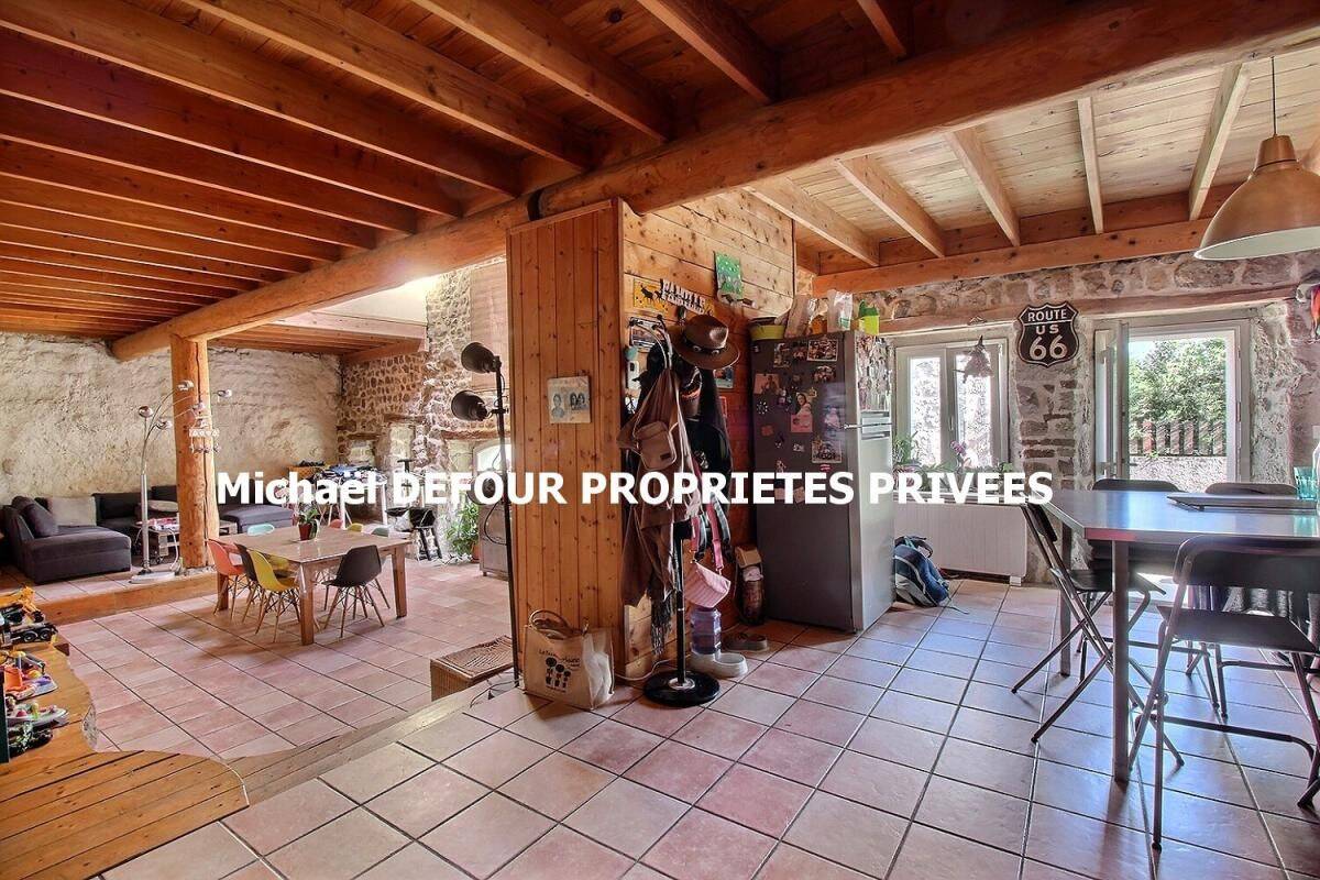 Maison 6 pièces 177 m² · à Bas-en-Basset · 177 m² · 220 000 €