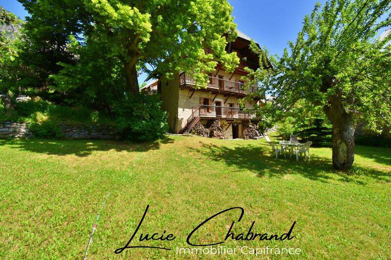 Maison 10 pièces 127 m² · à Champcella · 127 m² · 595 000 €