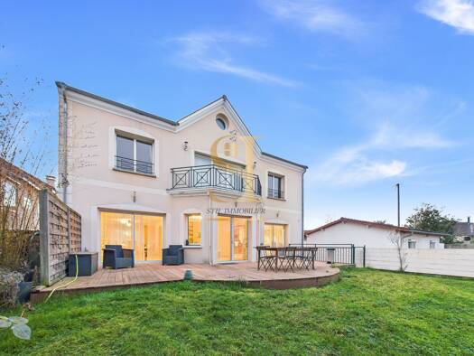 Maison à vendre - Première occupation 599 900 € 9 pièces 6 chambres 211 m² 562 m² de terrain Montgeron 91230