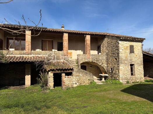 Maison à vendre 390 000 € 9 pièces 3 chambres 2 600 m² Est Saint-Christol-lès-Alès 30380