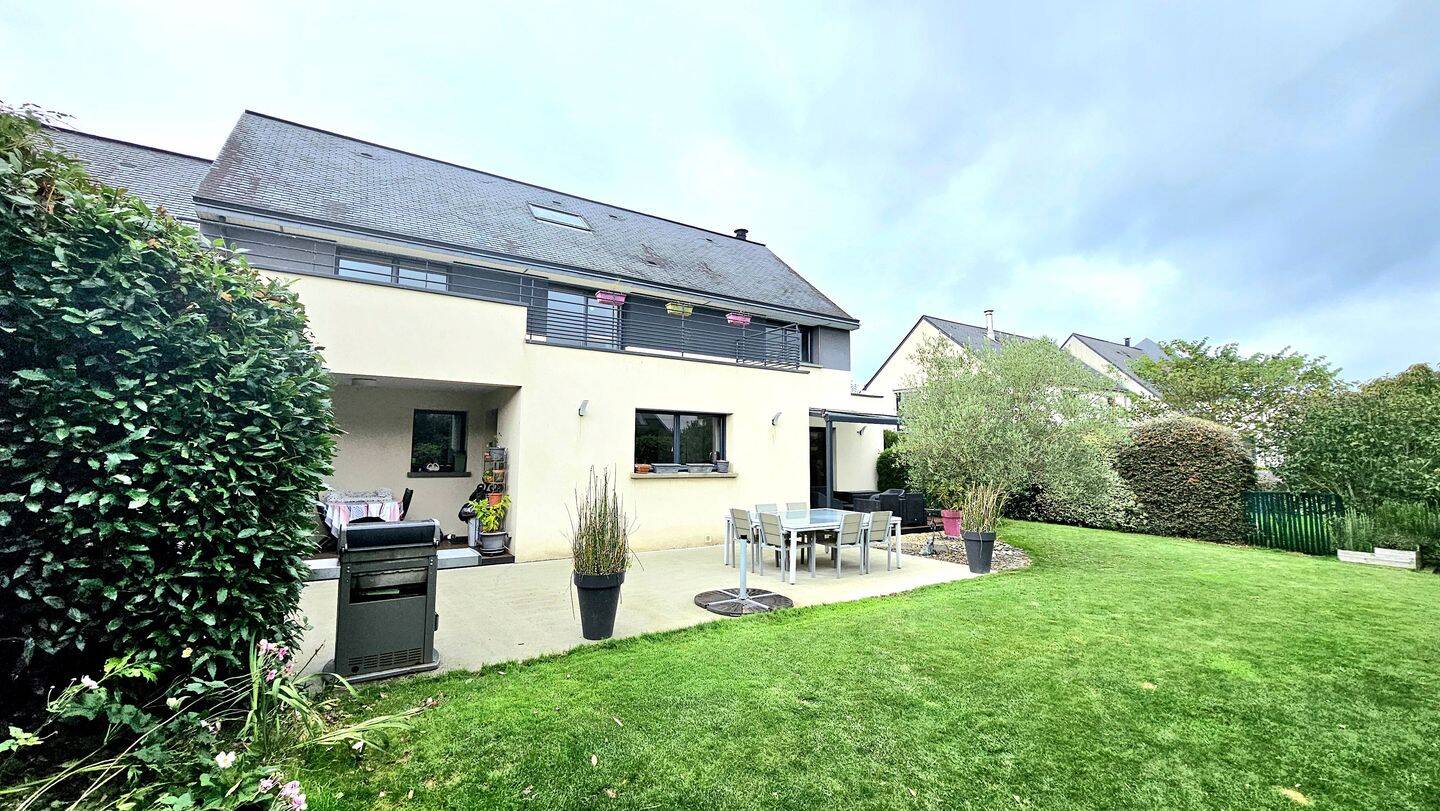 Maison 8 pièces 189 m² · à Saint-Grégoire · 189 m² · 695 000 €