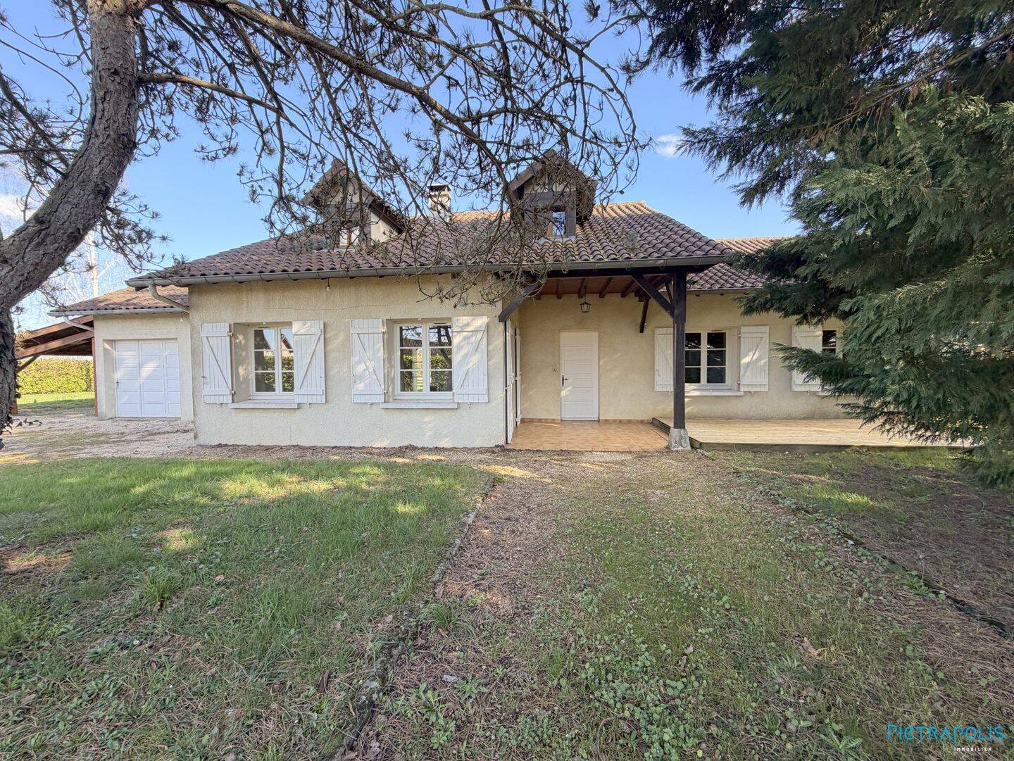 Maison 7 pièces 193 m² · à La Genête · 192,5 m² · 250 000 €
