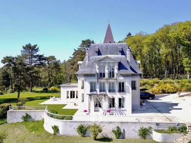 Hôtel particulier à louer 4 495 € 12 pièces 6 chambres 382,8 m² 382,8 m² de terrain Dourdan 91410
