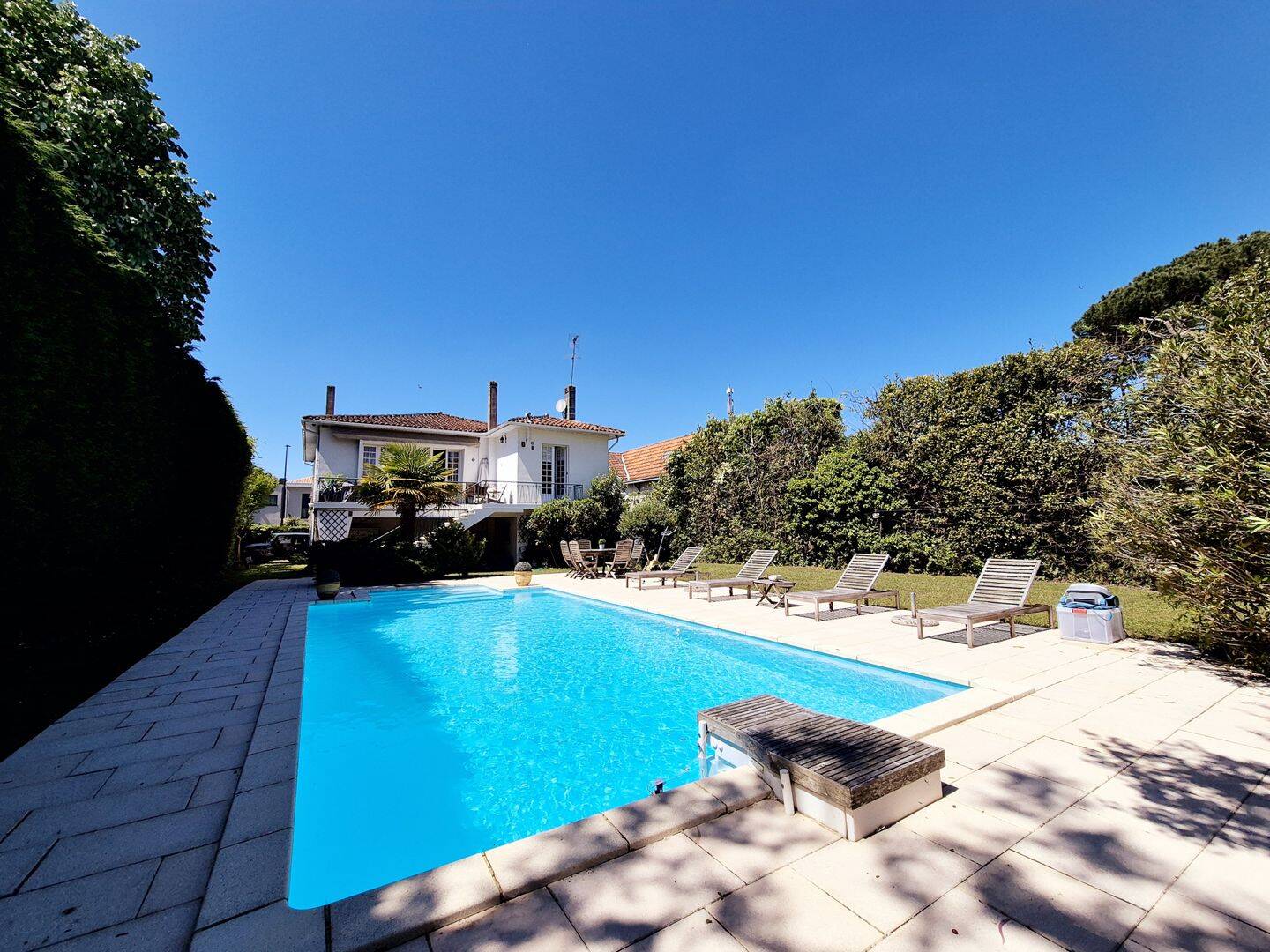 Maison 7 pièces 215 m² · à Bordeaux · 215 m² · 999 900 €