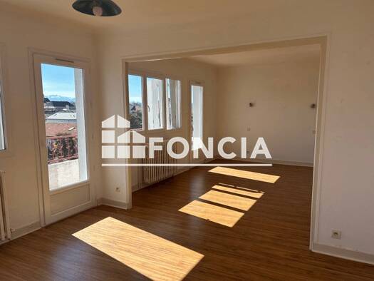 Appartement à louer 585 € 3 pièces 2 chambres 63 m² Étage 4/4 Centre-Marcadieu-Marne Tarbes 65000
