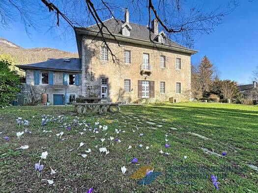 Villa à vendre 1 490 000 € 15 pièces 10 chambres 455 m² 4 031 m² de terrain Chambéry 73000