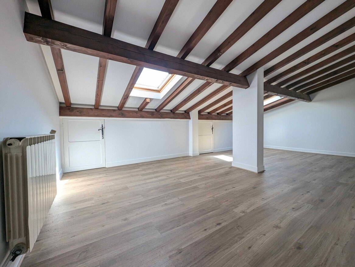 Maison 5 pièces 130 m² · à Saint-Martin-d'Arrossa · 129,7 m² · 1 000 €/mois
