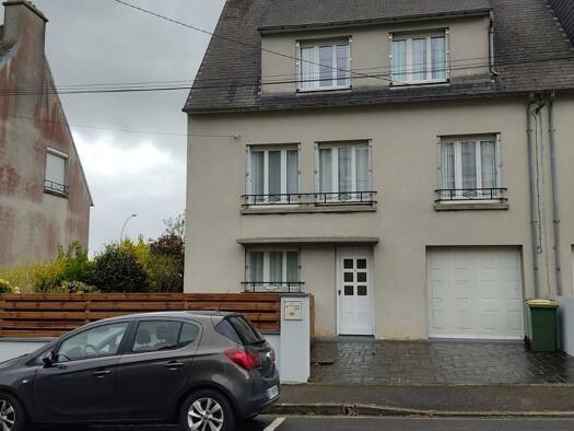 Maison à louer 1 250 € 8 pièces 5 chambres 171 m² 400 m² de terrain Centre Ville Ouest Landerneau 29800