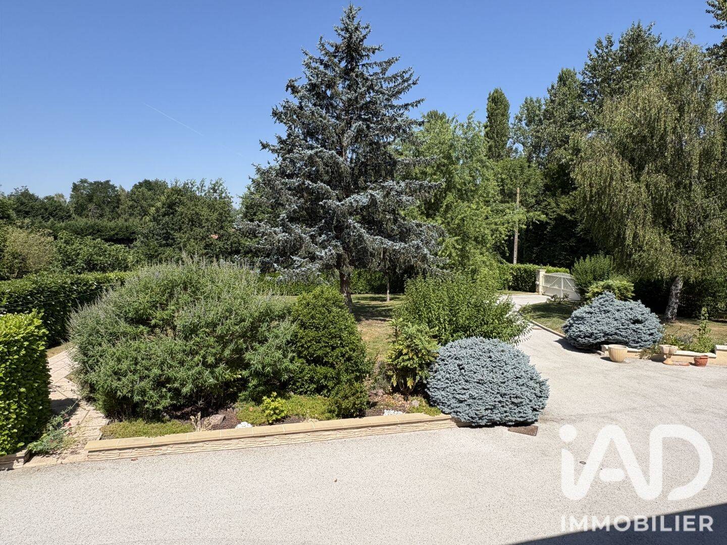 Maison 8 pièces 191 m² · à Simard · 191 m² · 290 000 €