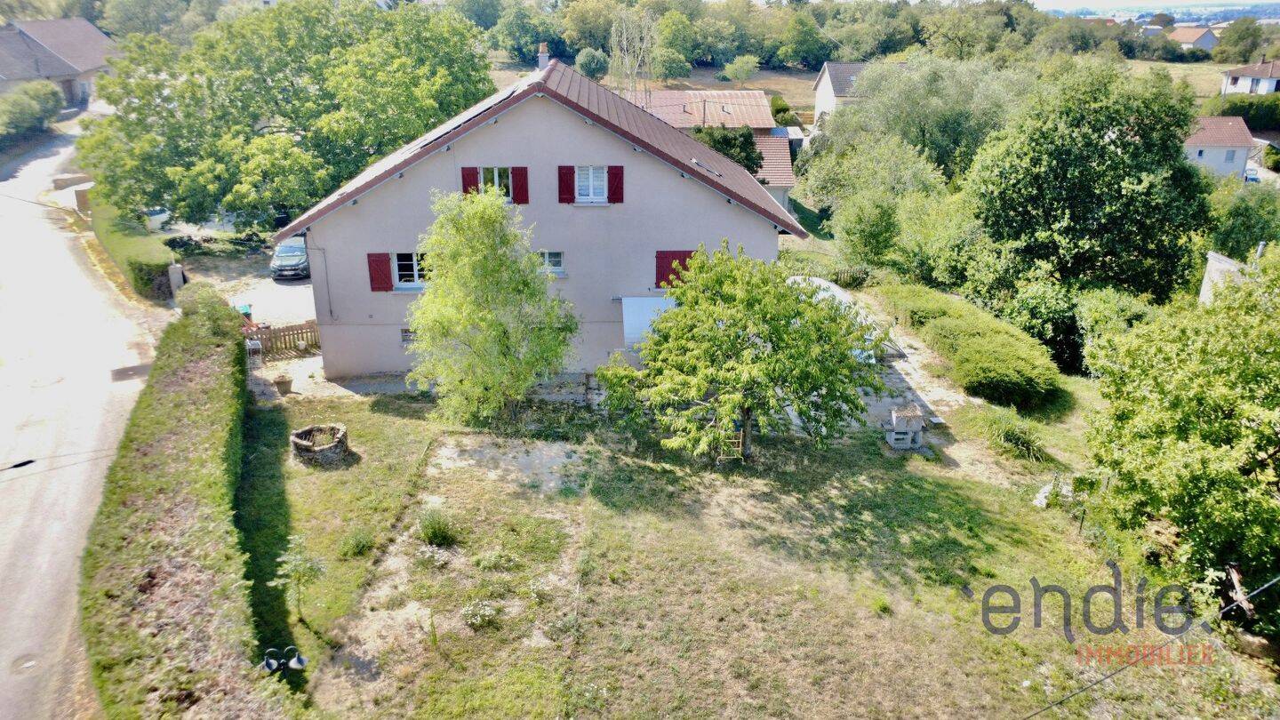 Maison 11 pièces 226 m² · à Arpenans · 226 m² · 240 000 €