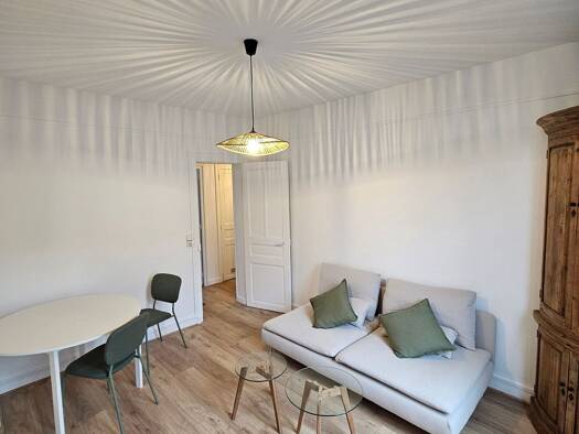 Appartement à louer 995 € 2 pièces 1 chambre 38 m² Étage 2/3 Sud-Bords de Marne-Foch Chelles 77500