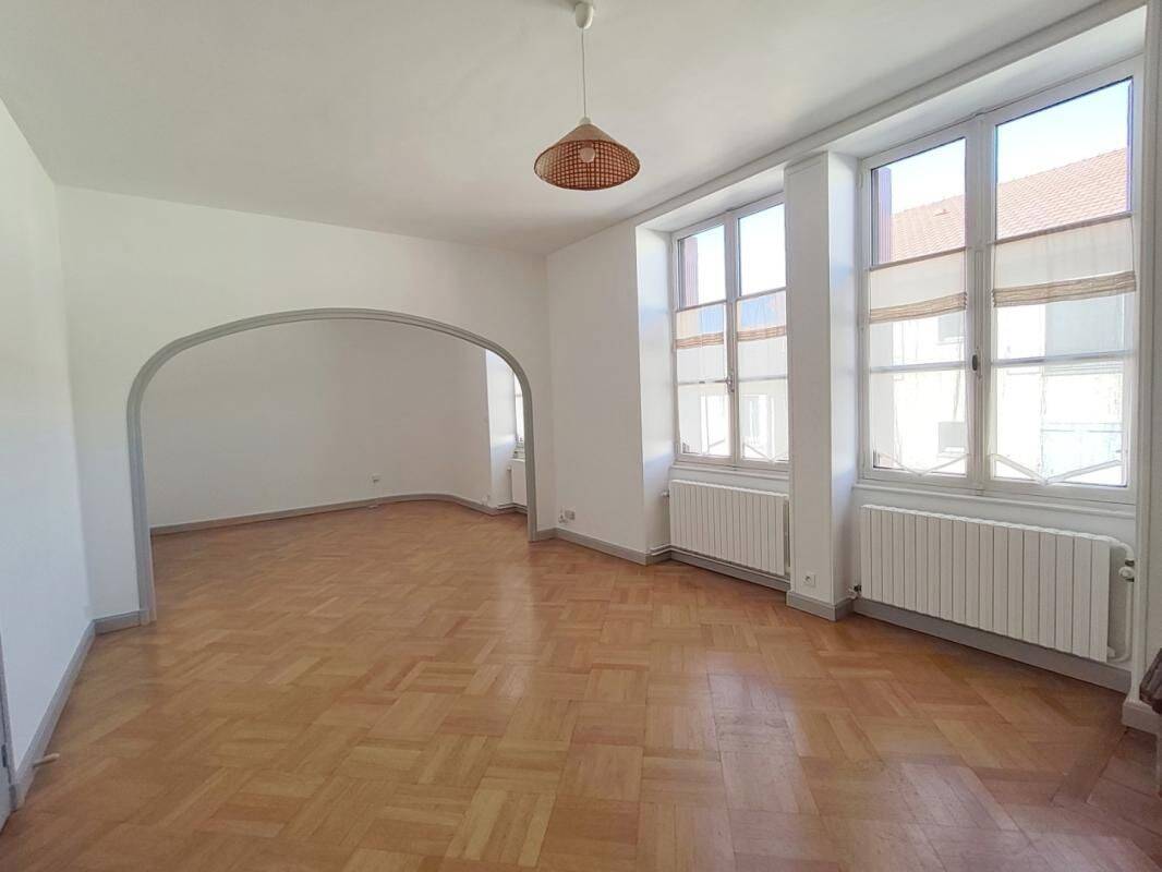 Appartement 4 pièces 114 m² · à Crémieu · 114 m² · 980 €/mois