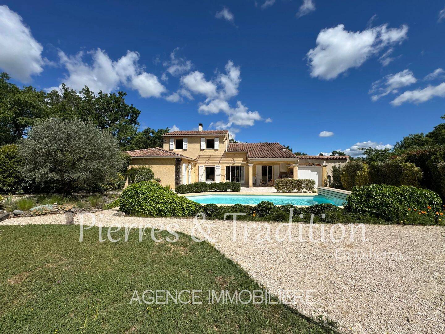 Maison 4 pièces 163 m² · à Céreste-en-Luberon · 163 m² · 585 000 €