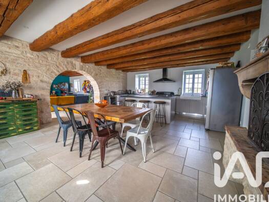 Maison à vendre 500 000 € 8 pièces 4 chambres 234 m² 12 184 m² de terrain Fragnes-La Loyère 71530