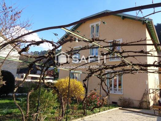 Demeure à vendre 450 000 € 14 pièces 10 chambres 242 m² 1 385 m² de terrain Saint-Sauveur-de-Montagut 07190