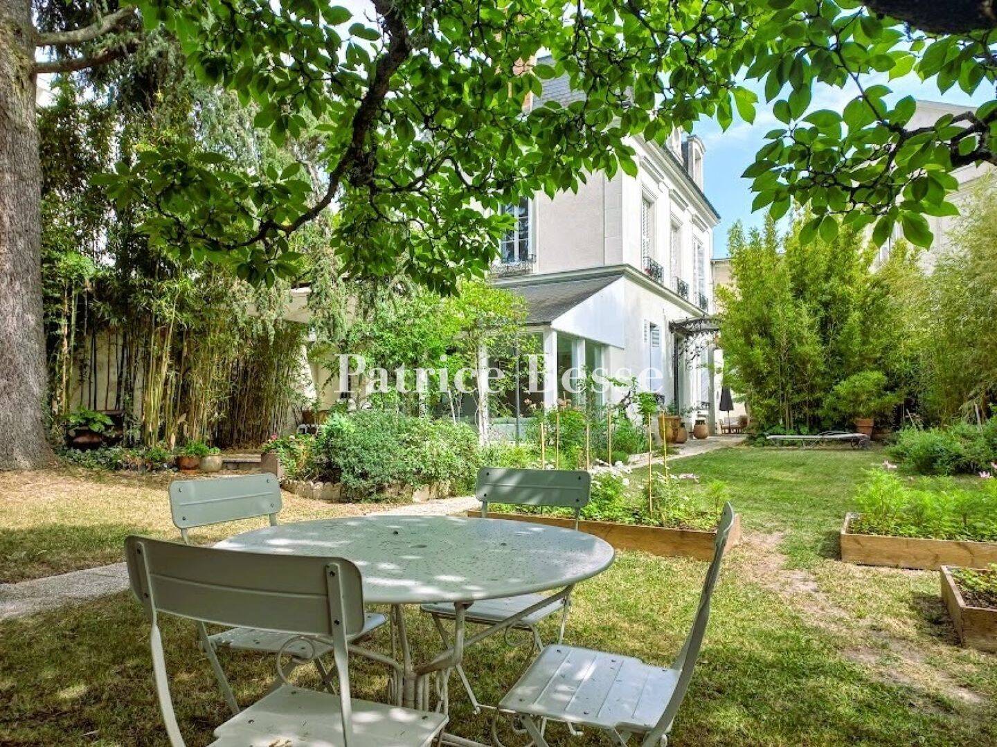 Maison 11 pièces 222 m² · à Tours · 222 m² · 950 000 €