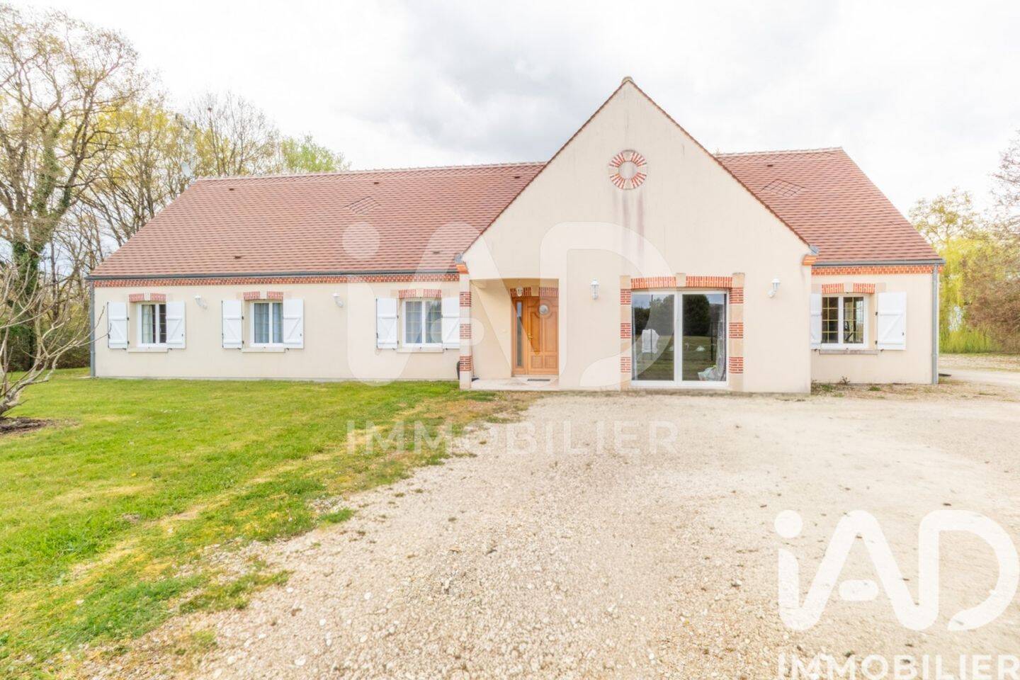 Maison 6 pièces 176 m² · à Lorris · 176 m² · 150 000 €