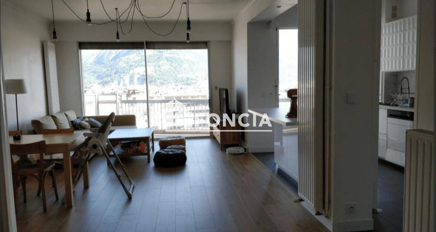 Appartement 4 pièces 103 m² · à Grenoble · 103 m² · 1 275 €/mois