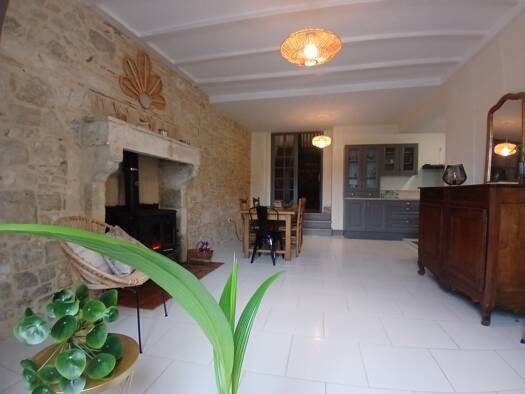 Maison à vendre 132 990 € 4 pièces 3 chambres 140 m² 539 m² de terrain Cellefrouin 16260