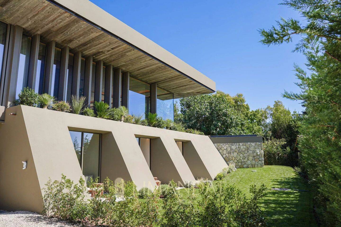Maison 10 pièces 280 m² · à Mougins · 280 m² · 14 000 €
