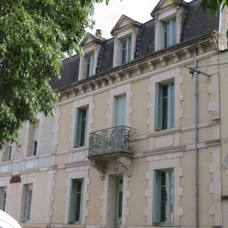 Maison 6 pièces 124 m² · à Fontenay-le-Comte · 124,3 m² · 120 990 €