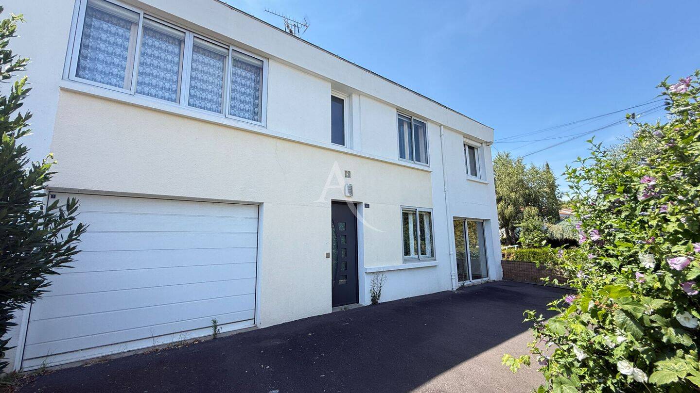 Maison 9 pièces 170 m² · à La Roche-sur-Yon · 170 m² · 254 500 €