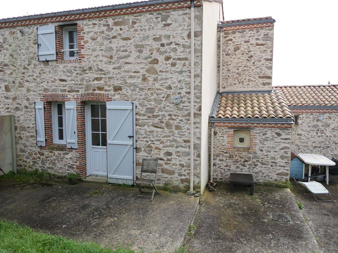 Maison 5 pièces 142 m² · à Saint-Viaud · 141,9 m² · 1 180 €/mois