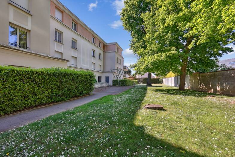 Appartement à vendre 275 000 € 4 pièces 3 chambres 70 m² Sous le toit, Étage 3/3 Marbeau-Coeuilly Le Plessis-Trévise 94420