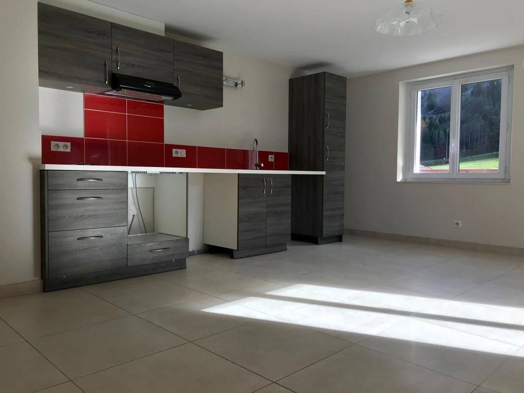Appartement 1 pièce 40 m² · à Glières-Val-de-Borne · 39,9 m² · 675 €