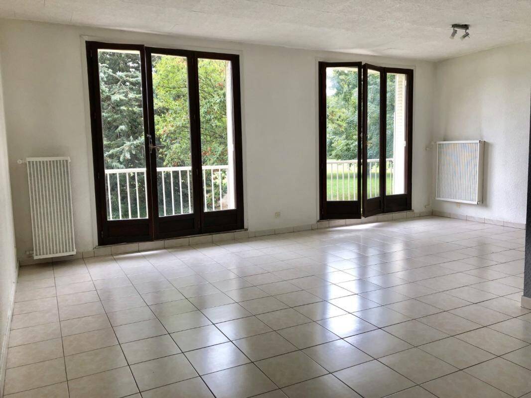 Appartement 4 pièces 67 m² · à Le Pont-de-Claix · 67 m² · 764 €