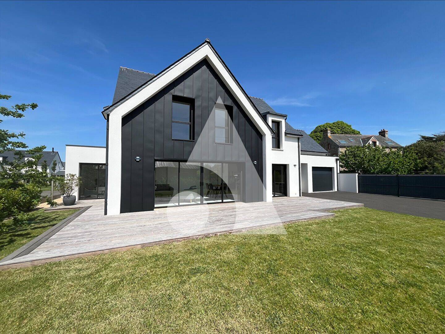 Maison 8 pièces 163 m² · à Plouhinec · 163 m² · 750 000 €