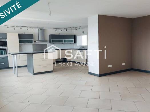 Appartement à vendre 119 000 € 5 pièces 3 chambres 128 m² Étage 3/3 Sud Beaucourt 90500