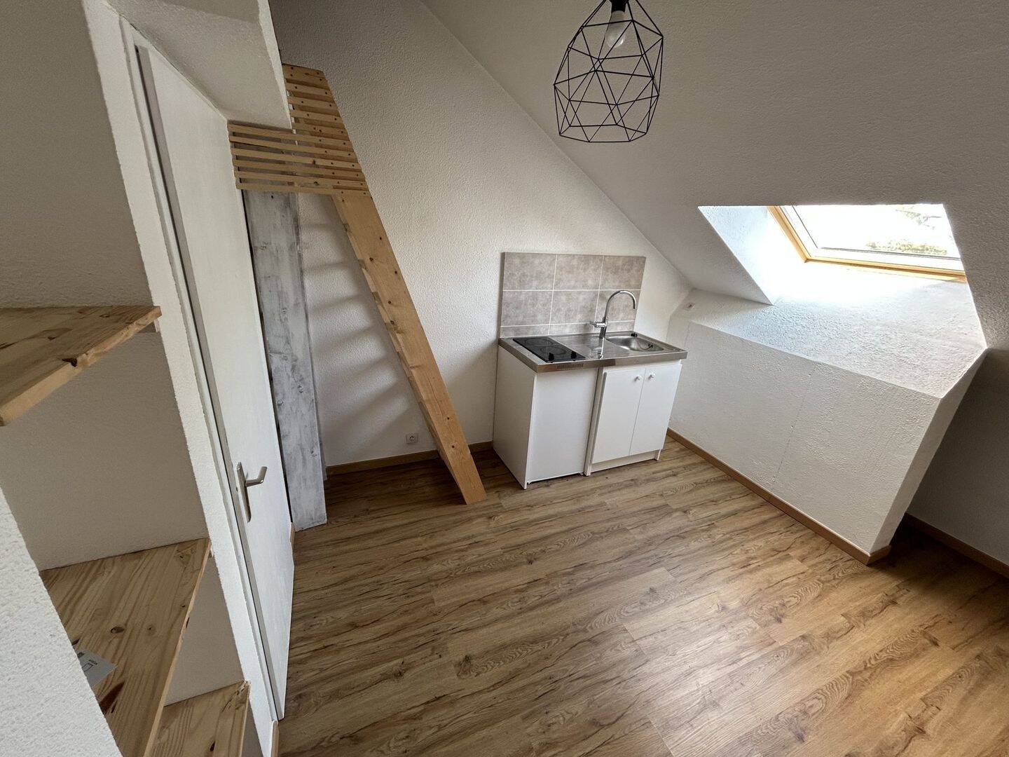 Appartement 1 pièce 10 m² · à Grenoble · 10,3 m² · 346 €