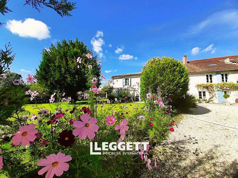 Maison 9 pièces 264 m² · à Saint-Paul-Lizonne · 264 m² · 320 000 €