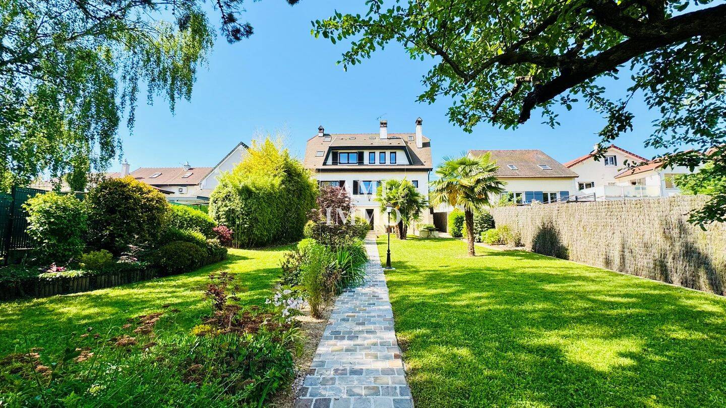Maison 8 pièces 185 m² · à Igny · 185 m² · 725 000 €