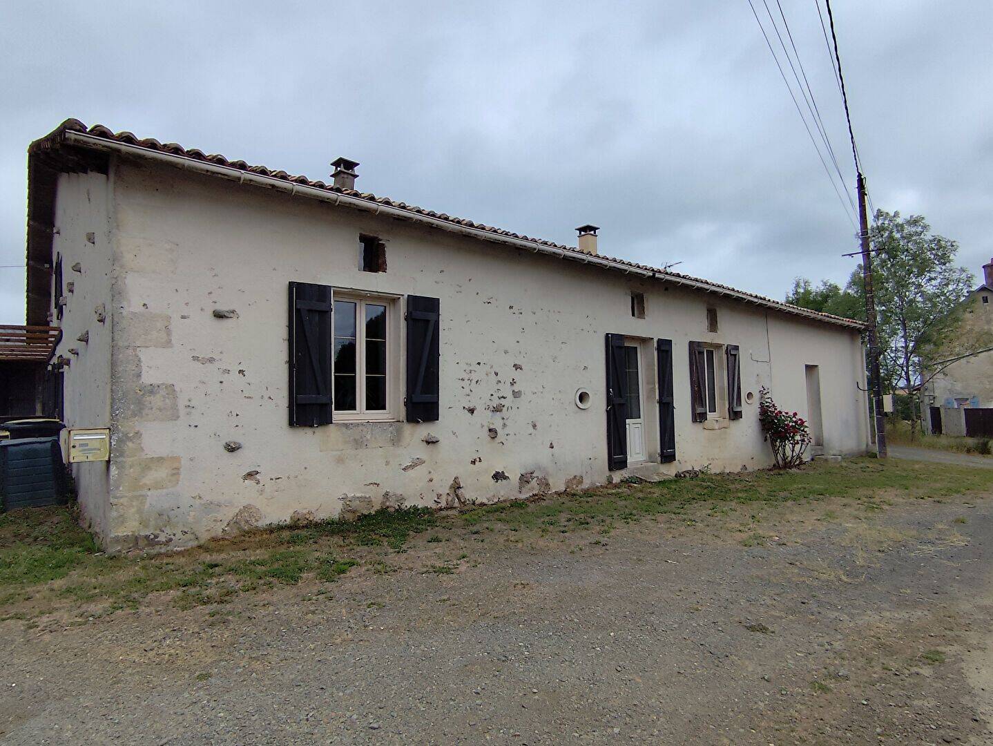 Maison 6 pièces 151 m² · à Saint-Georges-de-Noisné · 151 m² · 1 000 €