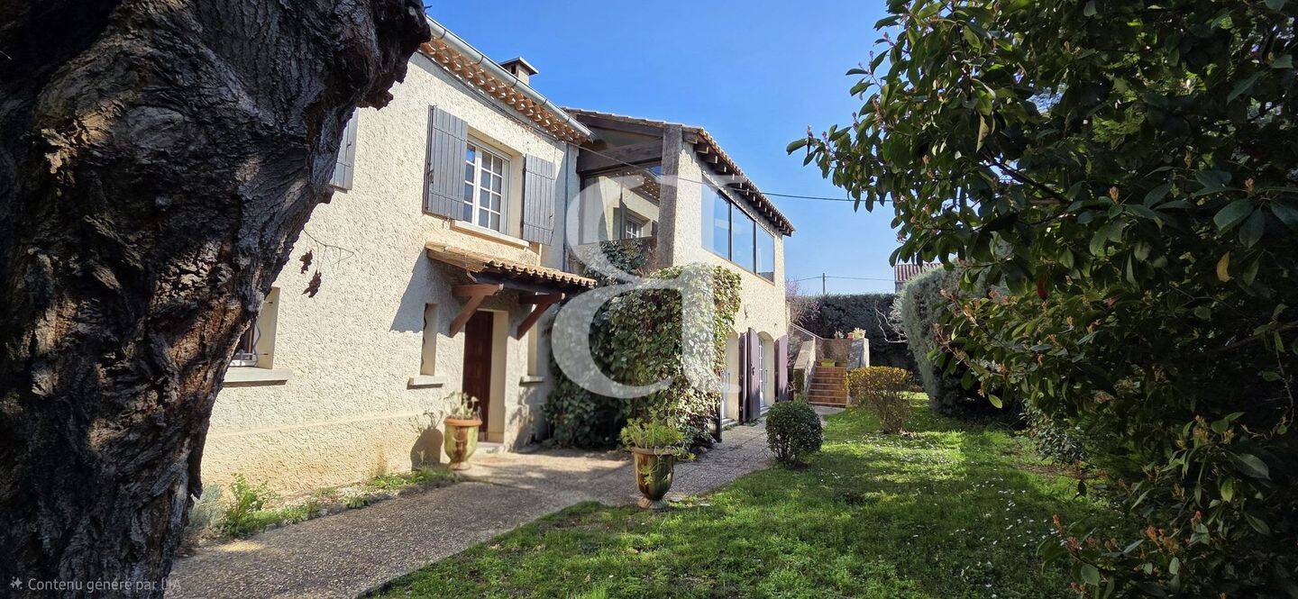 Maison 7 pièces 230 m² · à Carpentras · 230 m² · 378 000 €