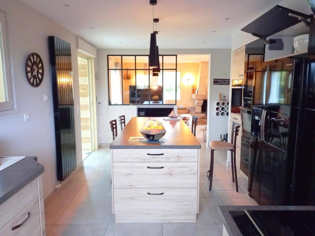 Maison 10 pièces 300 m² · à Cosmes · 300 m² · 572 000 €