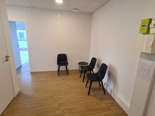 Espace bureau à louer 646 € 17,6 m² de bureaux divisible jusqu'à 18 m² Saint-Jean-de-Luz 64500