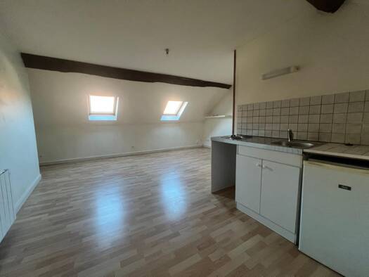 Appartement à louer 530 € 1 pièce 23,9 m² Étage 3/3 Centre Ville Centre et Nord Coulommiers 77120