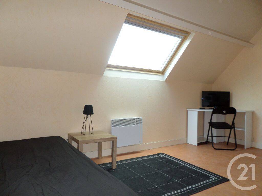 Appartement 1 pièce 15 m² · à Châteaudun · 15,2 m² · 290 €
