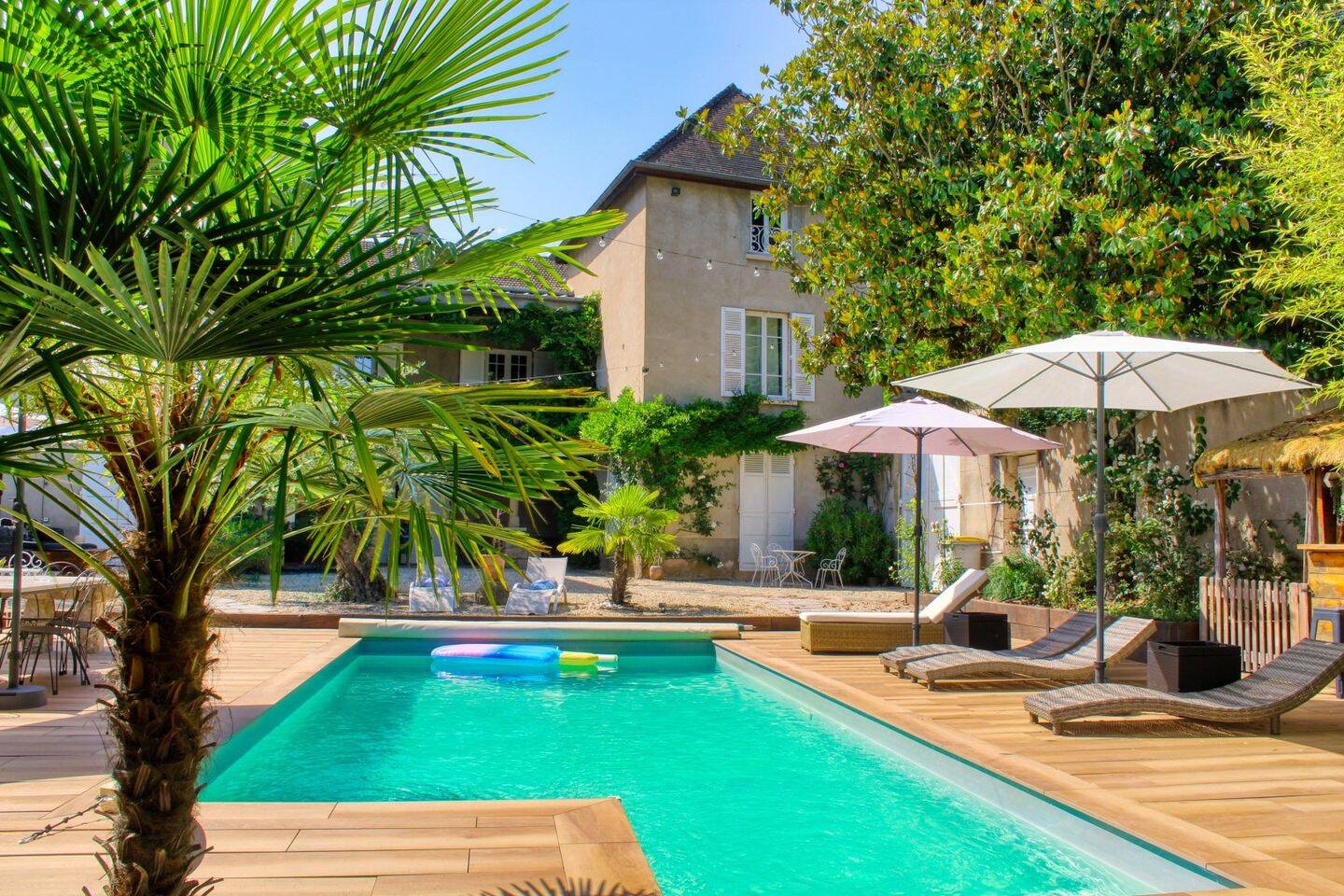 Maison 8 pièces 282 m² · à La Chapelle-de-Guinchay · 282 m² · 815 000 €