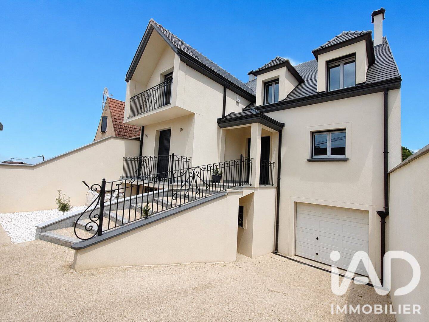 Maison 9 pièces 214 m² · à Claye-Souilly · 214 m² · 669 000 €