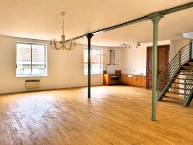 Loft à louer 1 800 € 2 pièces 1 chambre 130,2 m² Sous le toit, Étage 4/4 Les Grandes Carmes Marseille 2ème 13002