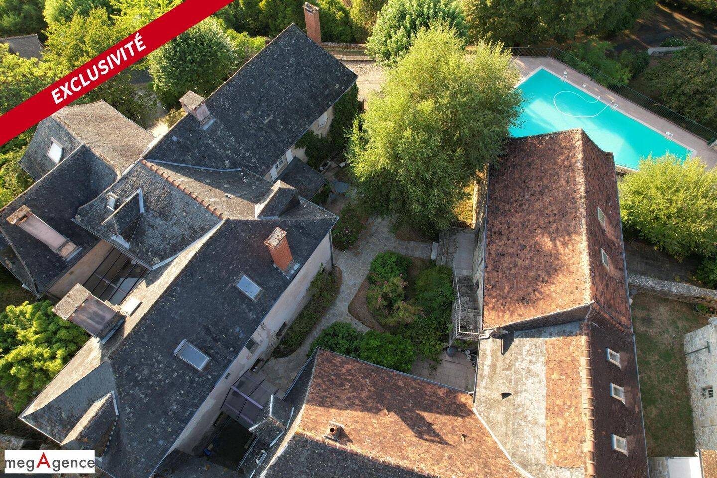 Maison 17 pièces 400 m² · à Ayen · 400 m² · 450 000 €