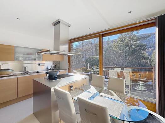 Chalet à vendre 3 300 000 € 8 pièces 5 chambres 380 m² 840 m² de terrain La Salle-les-Alpes 05240