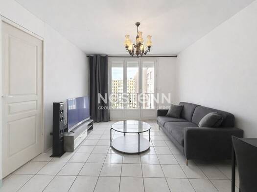 Appartement à louer 750 € 4 pièces 3 chambres 65 m² Étage 4/5 Bâtes-Sainte Ève Dreux 28100