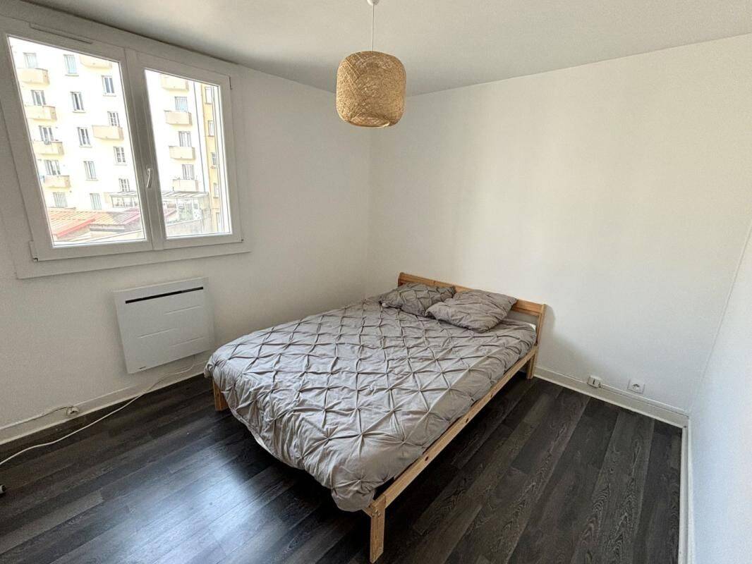 A LOUER - T3 MEUBLE AVEC BALCON - 3 RUE PIERRE RUIBET — 8